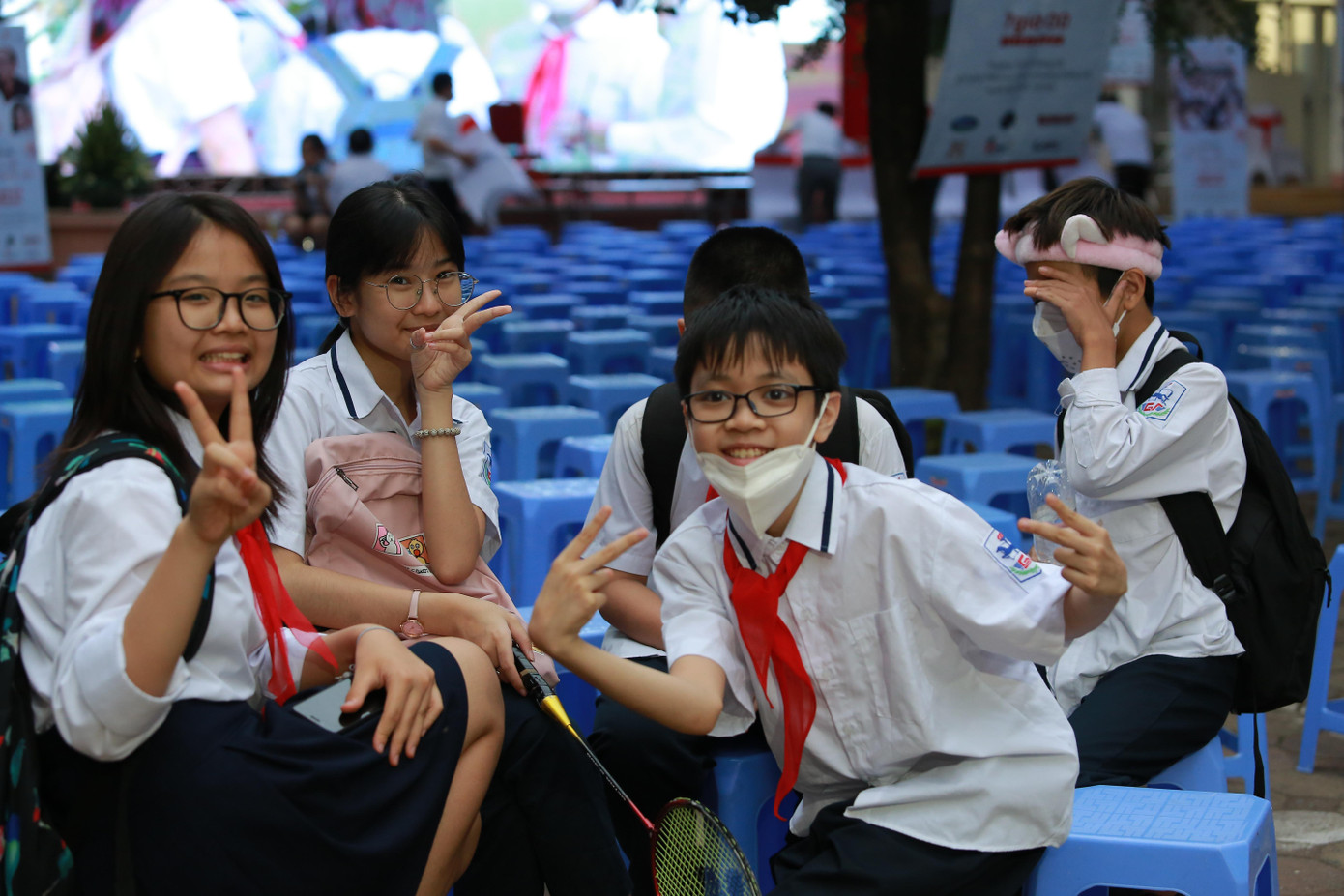 Các em học sinh háo hức, tươi cười trong buổi tổng duyệt chương trình Các em học sinh háo hức, tươi cười trong buổi tổng duyệt chương trình