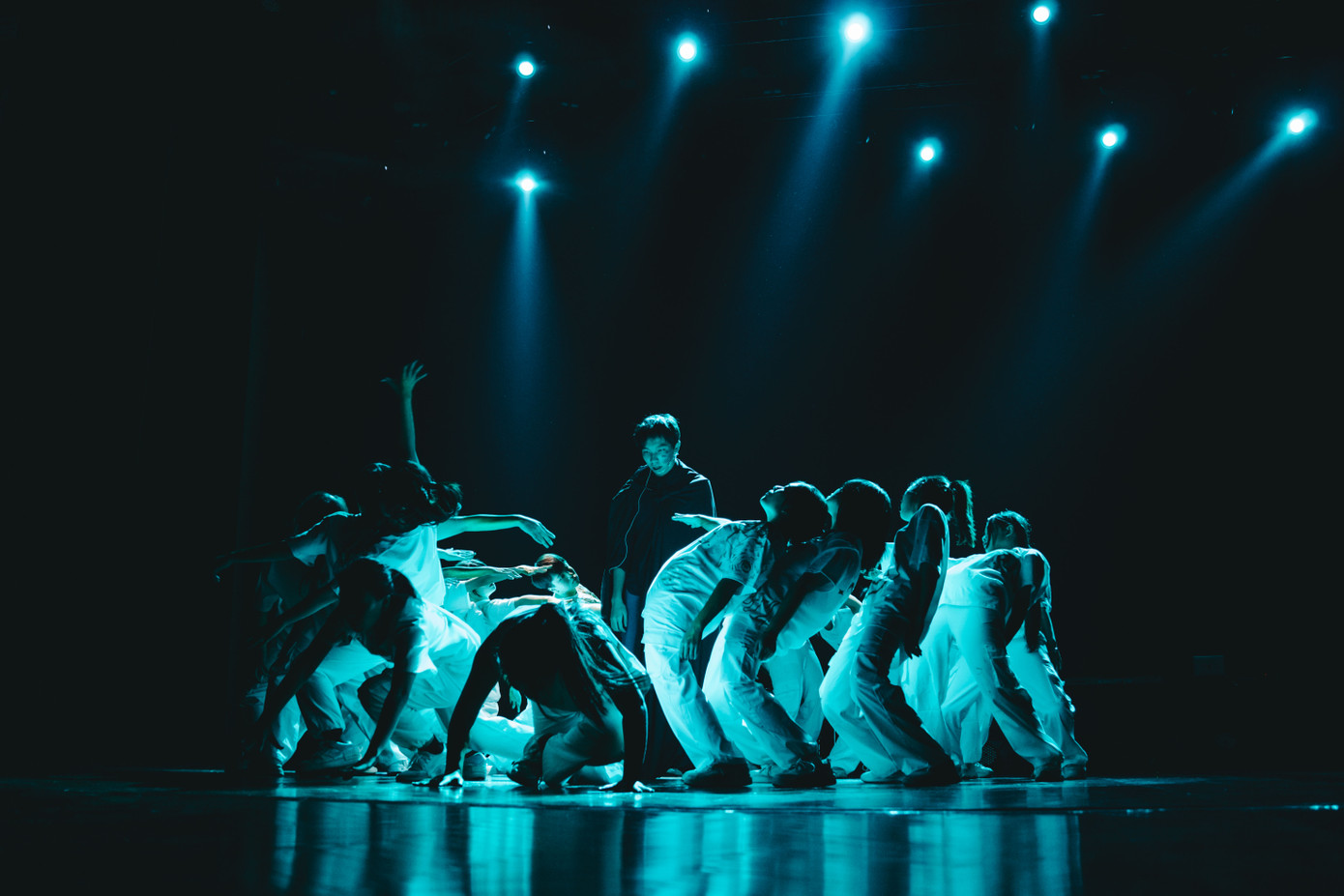 "GALA HAT 2023: "Đêm trắng" là tâm huyết của không chỉ cá nhân em, mà của cả đội ngũ Ban tổ chức với hơn 100 thành viên trong 6 tháng. Vậy nên buổi diễn được tổ chức thành công cũng như được khán giả đón nhận là niềm hạnh phúc to lớn của tất cả chúng em. Hơn cả một trải nghiệm mãn nhãn, em mong mọi người có thể cảm nhận được tình yêu nghệ thuật của thế hệ trẻ chúng em. Sự ủng hộ của các quý vị khán giả chắc chắn sẽ là nguồn động lực mạnh mẽ để chúng em có thể tổ chức thật nhiều sự kiện thành công hơn trong tương lai", Pawinska Tina Thảo - 11 Pháp 2.1 trường THPT Chuyên Hà Nội Amsterdam chia sẻ.