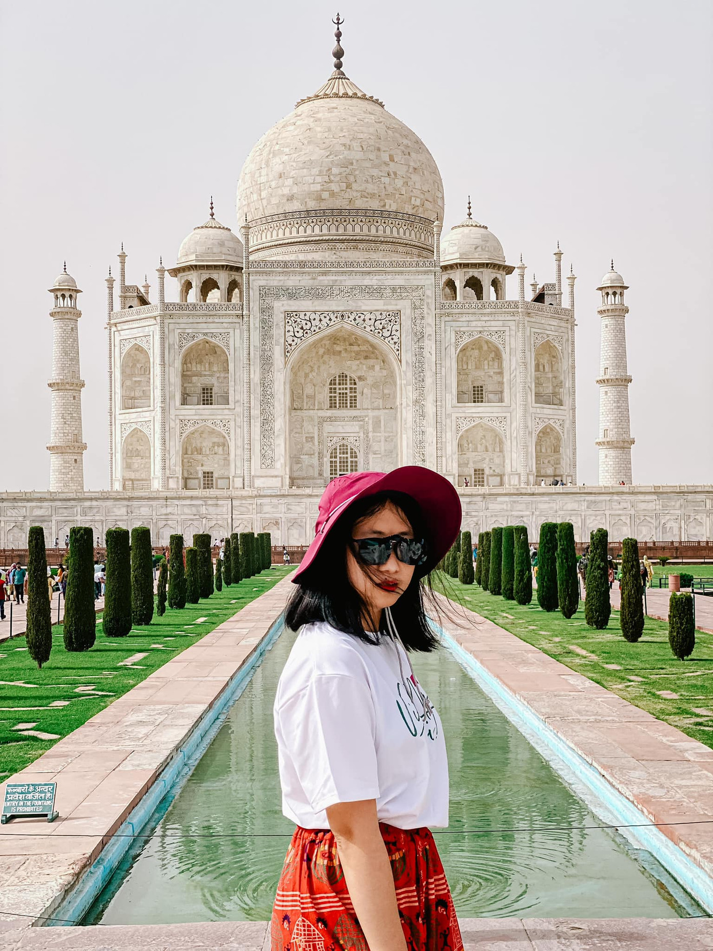 Khu lăng mộ nổi tiếng nhất Ấn Độ nằm ở thành phố Agra, cách thủ đô New Delhi khoảng 230 km với 4 giờ di chuyển bằng ôtô. Khu lăng mộ nổi tiếng nhất Ấn Độ nằm ở thành phố Agra, cách thủ đô New Delhi khoảng 230 km với 4 giờ di chuyển bằng ôtô.