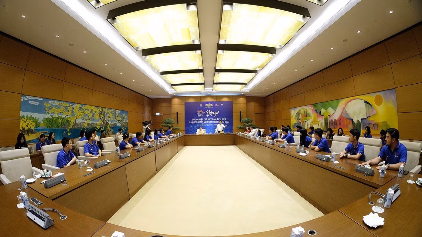 Các gương mặt trẻ dự và lắng nghe chia sẻ của Tổng Thư ký Quốc hội, Chủ nhiệm Văn phòng Quốc hội Bùi Văn Cường. Các gương mặt trẻ dự và lắng nghe chia sẻ của Tổng Thư ký Quốc hội, Chủ nhiệm Văn phòng Quốc hội Bùi Văn Cường.