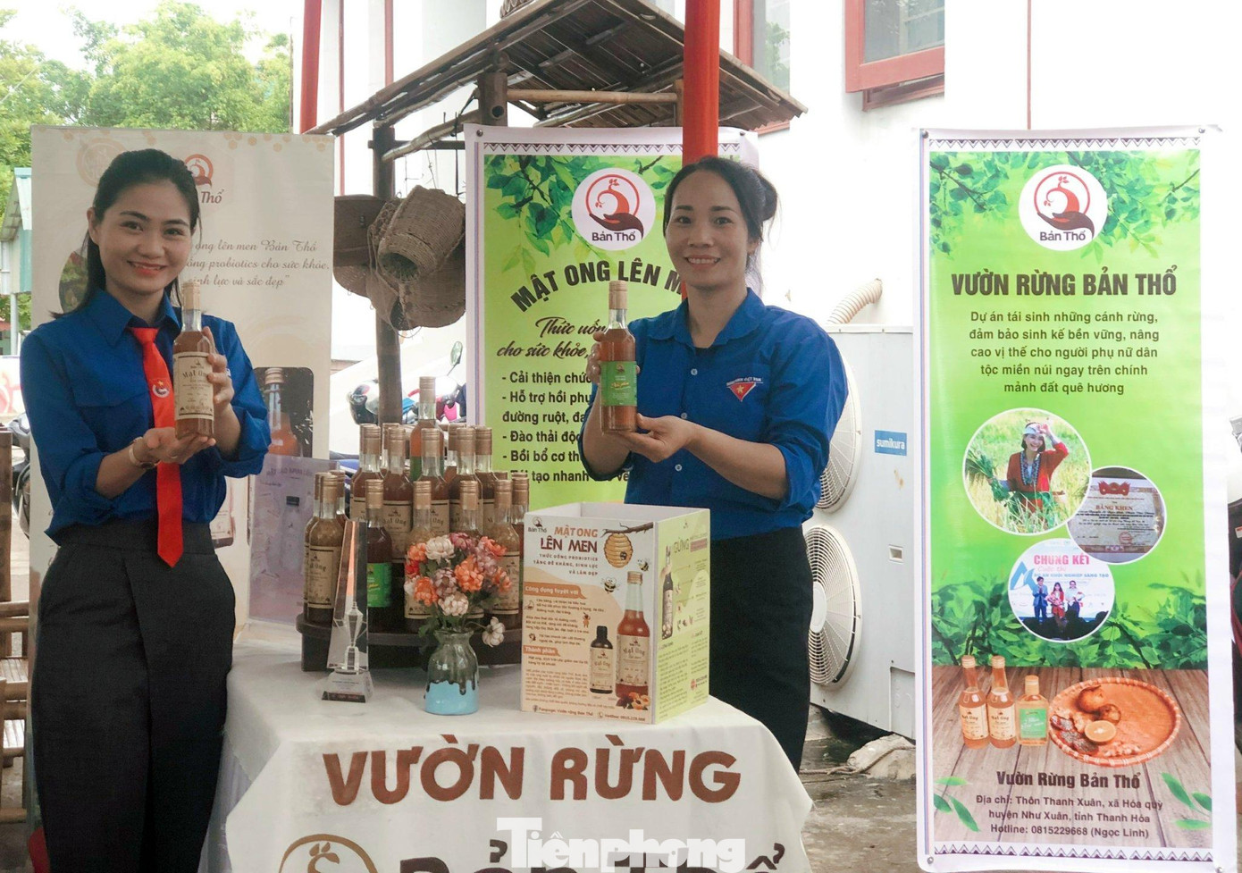 Linh giới thiệu sản phẩm mật ong lên men.