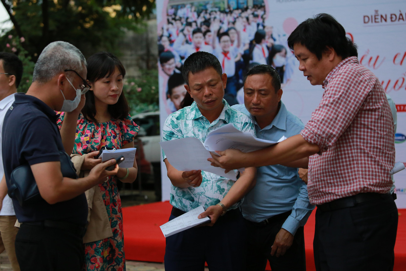 Ban tổ chức cùng nhà trường chuẩn bị các điều kiện để tổ chức diễn đàn chu đáo. Tham dự diễn đàn, học sinh sẽ có cơ hội giao lưu với các khách mời, diễn giả, nhận nhiều quà tặng của Ban tổ chức. Ban tổ chức cùng nhà trường chuẩn bị các điều kiện để tổ chức diễn đàn chu đáo. Tham dự diễn đàn, học sinh sẽ có cơ hội giao lưu với các khách mời, diễn giả, nhận nhiều quà tặng của Ban tổ chức.