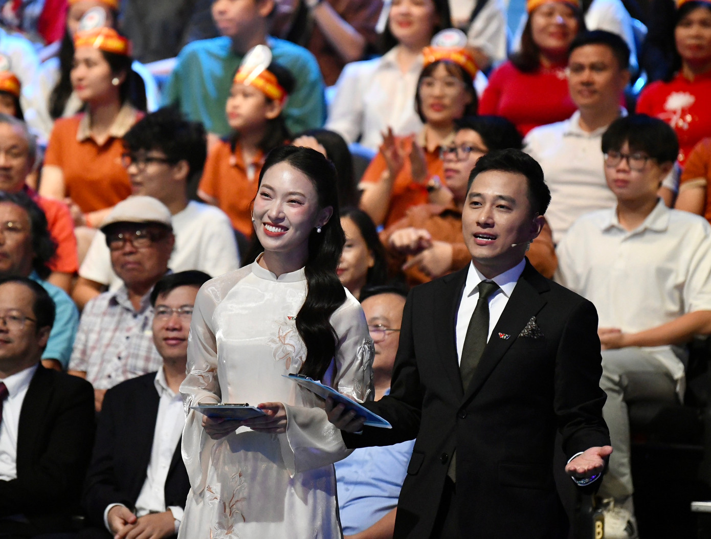 Sau lần đầu tiên dẫn chương trình Đường lên đỉnh Olympia, Khánh Vy đã từng chia sẻ: "Mình là người mới, chưa có nhiều kinh nghiệm chắc chắn còn mắc rất nhiều lỗi. Đường lên đỉnh Olympia là chương trình mang lại dấu ấn rất lớn trong lòng khán giả nhiều thế hệ. Mình cũng cảm thấy một áp lực rất lớn. Mình sẽ cố gắng giữ niềm tin về bản thân, luôn luôn cố gắng cải thiện mỗi ngày."