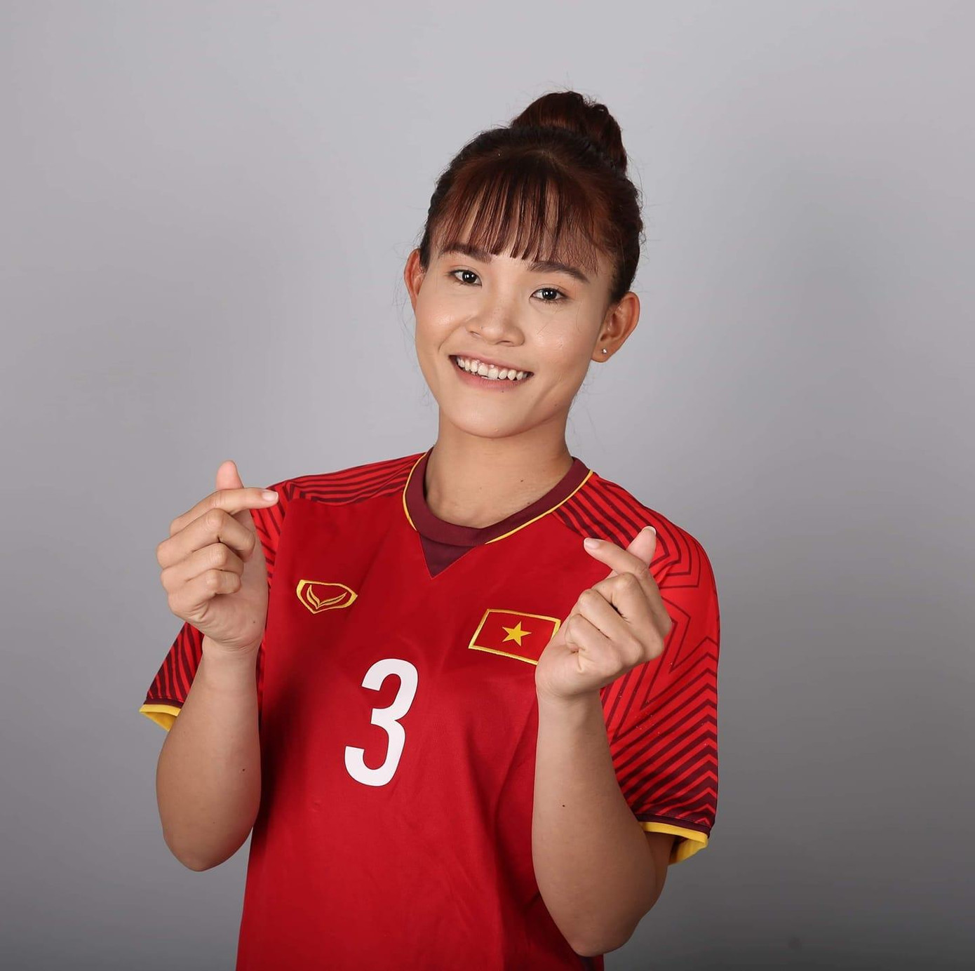 Hậu vệ Chương Thị Kiều (sinh năm 1995, quê Kiên Giang) hiện đang thi đấu cho CLB nữ TP.HCM. Ảnh: FBNV Hậu vệ Chương Thị Kiều (sinh năm 1995, quê Kiên Giang) hiện đang thi đấu cho CLB nữ TP.HCM. Ảnh: FBNV