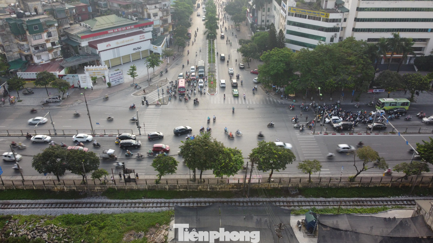 Ban Giao thông cho biết, sau khi khởi công dự án sẽ thi công trong thời gian năm 2022 - 2025. Hiện Ban đang tập trung triển khai lựa chọn nhà thầu các gói thầu xây lắp, tư vấn giám sát, bảo hiểm (ký hợp đồng trước ngày 5 - 10 - 2022). Đồng thời thực hiện song song các nội dung công tác chuẩn bị khác, đặc biệt là đẩy nhanh tiến độ giải phóng mặt bằng để khởi công dự án vào dịp 10/10/2022. Ban Giao thông cho biết, sau khi khởi công dự án sẽ thi công trong thời gian năm 2022 - 2025. Hiện Ban đang tập trung triển khai lựa chọn nhà thầu các gói thầu xây lắp, tư vấn giám sát, bảo hiểm (ký hợp đồng trước ngày 5 - 10 - 2022). Đồng thời thực hiện song song các nội dung công tác chuẩn bị khác, đặc biệt là đẩy nhanh tiến độ giải phóng mặt bằng để khởi công dự án vào dịp 10/10/2022.