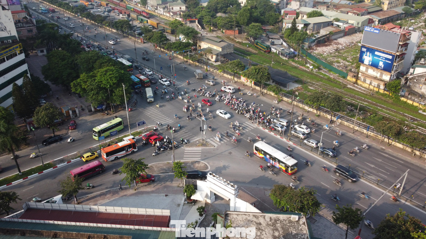 Hầm chui Giải Phóng - Kim Đồng hứa hẹn sẽ giải quyết được tình trạng ùn tắc giao thông. Hầm chui Giải Phóng - Kim Đồng hứa hẹn sẽ giải quyết được tình trạng ùn tắc giao thông.