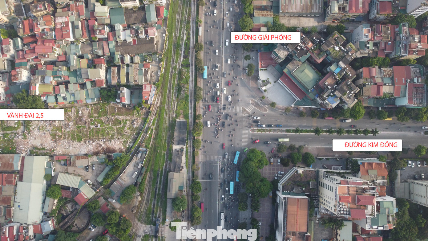 Vị trí ngã ba Giải Phóng - Kim Đồng tương lai sẽ có hầm chui với 4 làn xe. Điểm đầu của hầm chui kết nối với dự án đường Vành đai 2,5 đoạn Đầm Hồng - Quốc lộ 1A, cách điểm giao cắt với Quốc lộ 1A khoảng 460m, địa phận quận Hoàng Mai; điểm cuối kết nối với đường Kim Đồng hiện hữu, cách vị trí giao cắt với Quốc lộ 1A khoảng 460m. Vị trí ngã ba Giải Phóng - Kim Đồng tương lai sẽ có hầm chui với 4 làn xe. Điểm đầu của hầm chui kết nối với dự án đường Vành đai 2,5 đoạn Đầm Hồng - Quốc lộ 1A, cách điểm giao cắt với Quốc lộ 1A khoảng 460m, địa phận quận Hoàng Mai; điểm cuối kết nối với đường Kim Đồng hiện hữu, cách vị trí giao cắt với Quốc lộ 1A khoảng 460m.