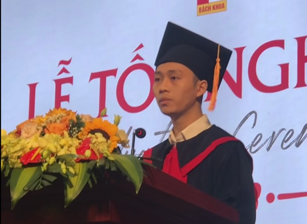 Á khôi tốt nghiệp Đại học Bách khoa Hà Nội Ngô Công Tiến Anh chia sẻ tại lễ tốt nghiệp. Á khôi tốt nghiệp Đại học Bách khoa Hà Nội Ngô Công Tiến Anh chia sẻ tại lễ tốt nghiệp.