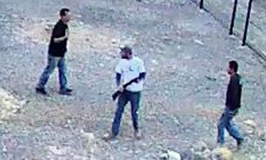 Cá cực hiếm chết tức tưởi vì... người tắm tiên ảnh 1