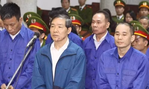 Ông Dương Chí Dũng và các đồng phạm tại tòa 