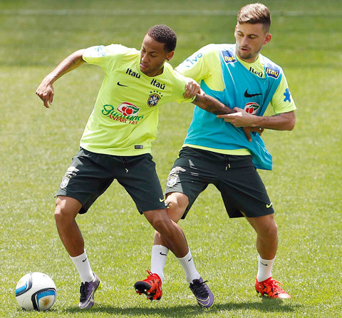 Neymar hé lộ chiến dịch chiêu mộ của M.U ảnh 1