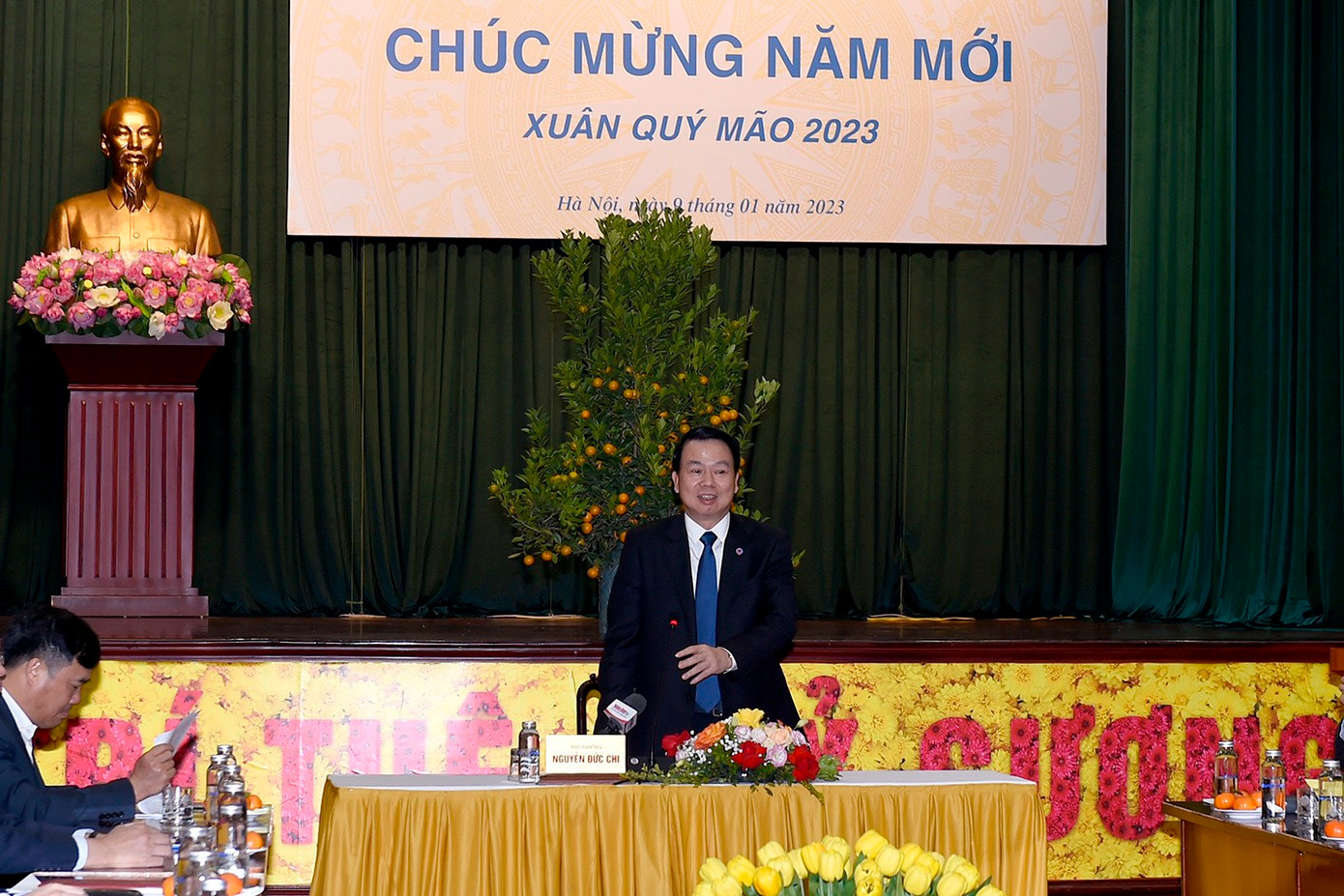 Thứ trưởng Bộ Tài chính Nguyễn Đức Chi nói về đề xuất toàn quyền điều hành giá xăng dầu. Thứ trưởng Bộ Tài chính Nguyễn Đức Chi nói về đề xuất toàn quyền điều hành giá xăng dầu.