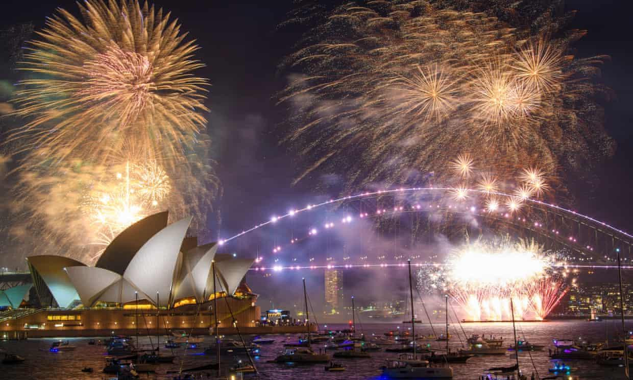Pháo hoa ở cảng Sydney đêm 31/12. Ảnh: Getty