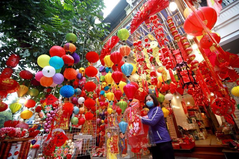 Phố Hàng Mã (Hà Nội) lên báo nước ngoài. EPA-EFE