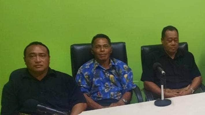 Ông Folau (giữa). Ảnh: Reuters Ông Folau (giữa). Ảnh: Reuters