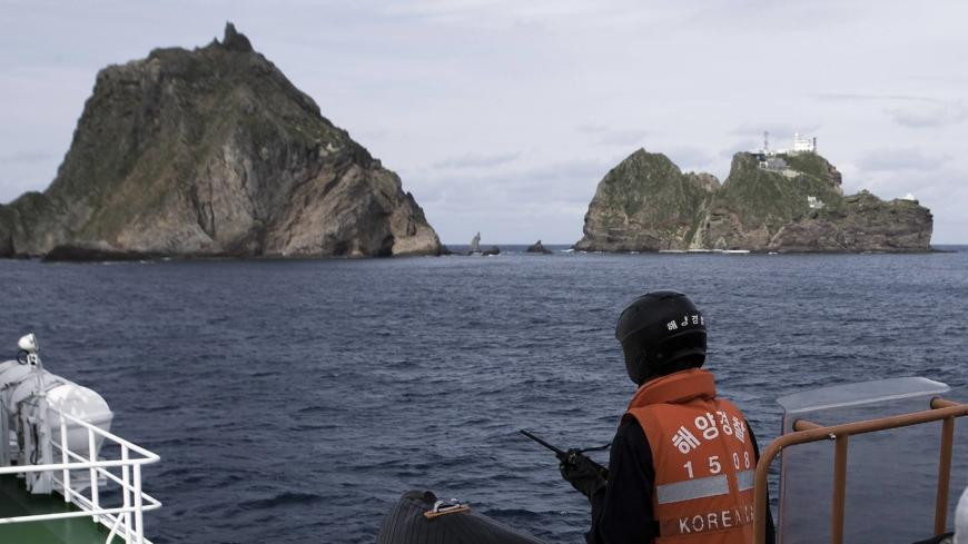 Lực lượng bảo vệ bờ biển Hàn Quốc tuần tra vùng biển gần đảo Dokdo/Takeshima. Ảnh: Reuters Lực lượng bảo vệ bờ biển Hàn Quốc tuần tra vùng biển gần đảo Dokdo/Takeshima. Ảnh: Reuters