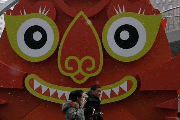 Mô hình hổ tượng trưng cho năm Dần được dựng lên ở thủ đô Bắc Kinh (Trung Quốc). Ảnh: AP