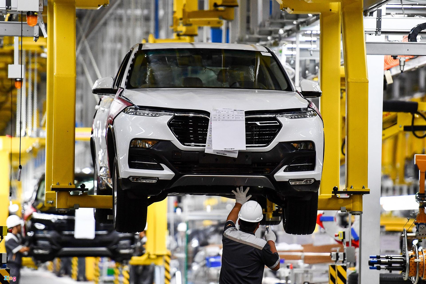 Quyết định dừng sản xuất xe xăng từ cuối năm 2022 là một trong những nguyên nhân khiến chi phí của Vingroup tăng mạnh trong năm 2021. Ảnh: Việt Linh.