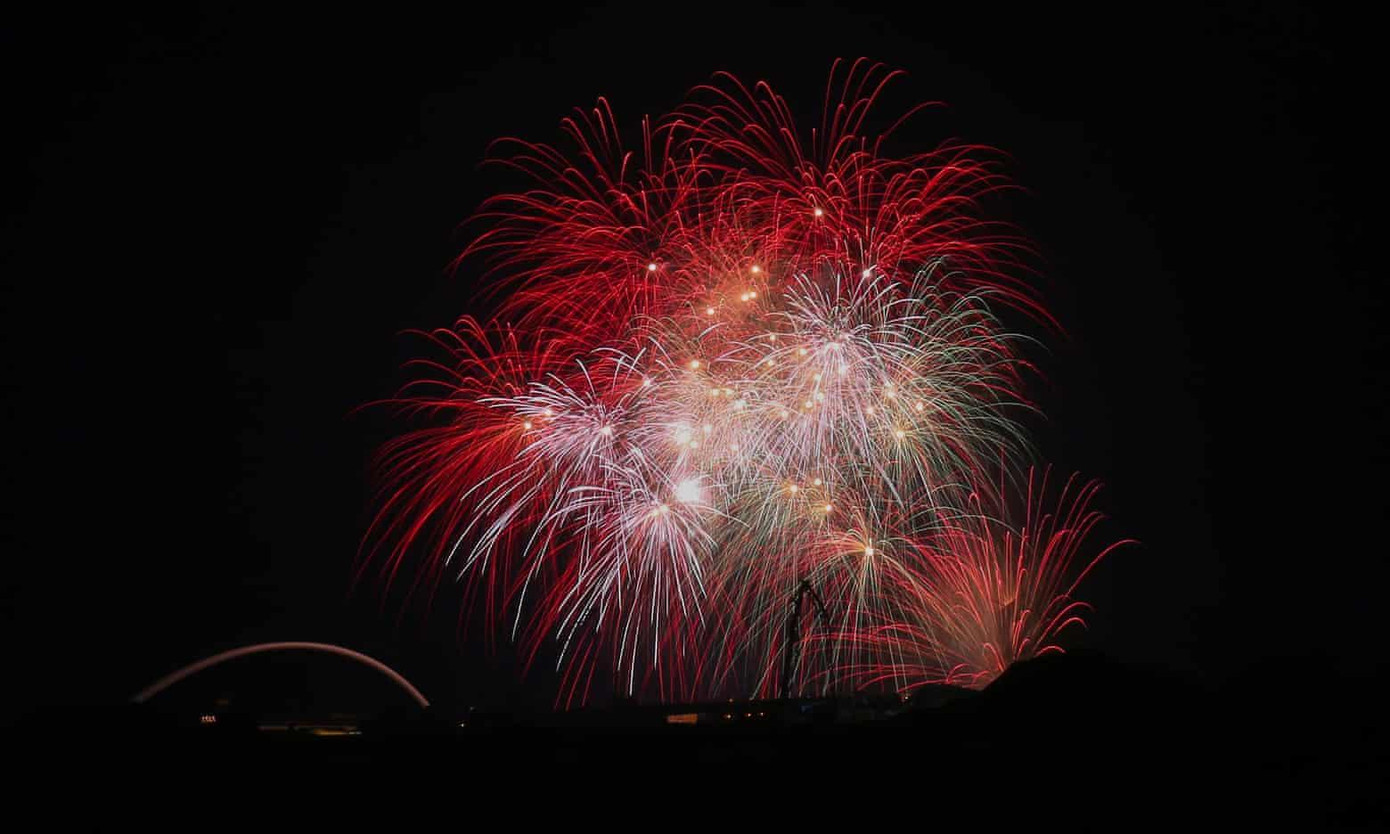 Pháo hoa ở Colombo (Sri Lanka). Ảnh: REX