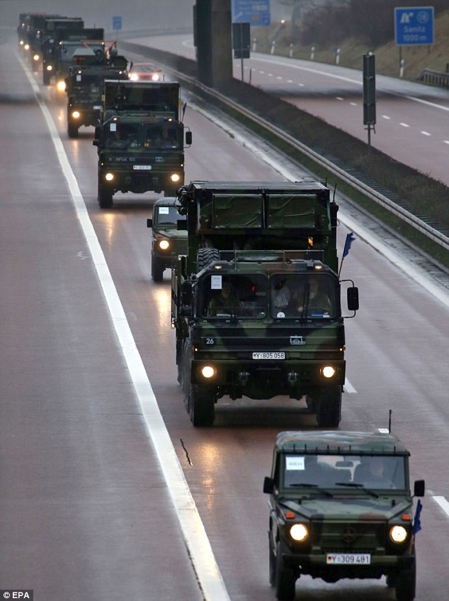 Đaofn xe vận chuyển tên lửa Patriot tời vùng biên giới Syria Thổ Nhĩ Kỳ 