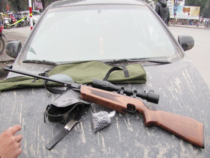 Khẩu súng săn và túi đạn chì của Trần Thế Trung bị thu giữ