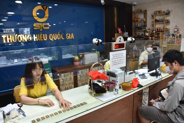 Công ty Vàng bạc đá quý Sài Gòn là đơn vị thứ 5 mua vàng từ Ngân hàng Nhà nước bán trực tiếp cho người dân.