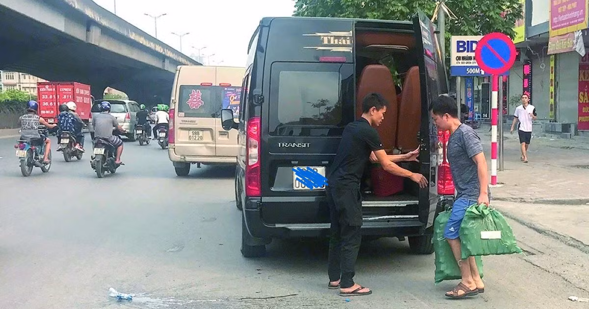 Xe hợp đồng "trá hình" tùy tiện đón trả khách.
