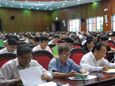 Lấy phiếu tín nhiệm tại hội trường