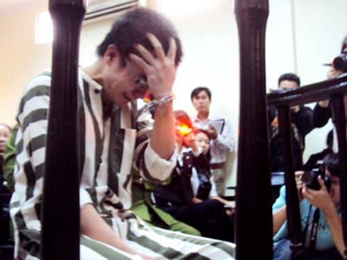 ... Và khóc khi nức nở khi nghe tin bố mất