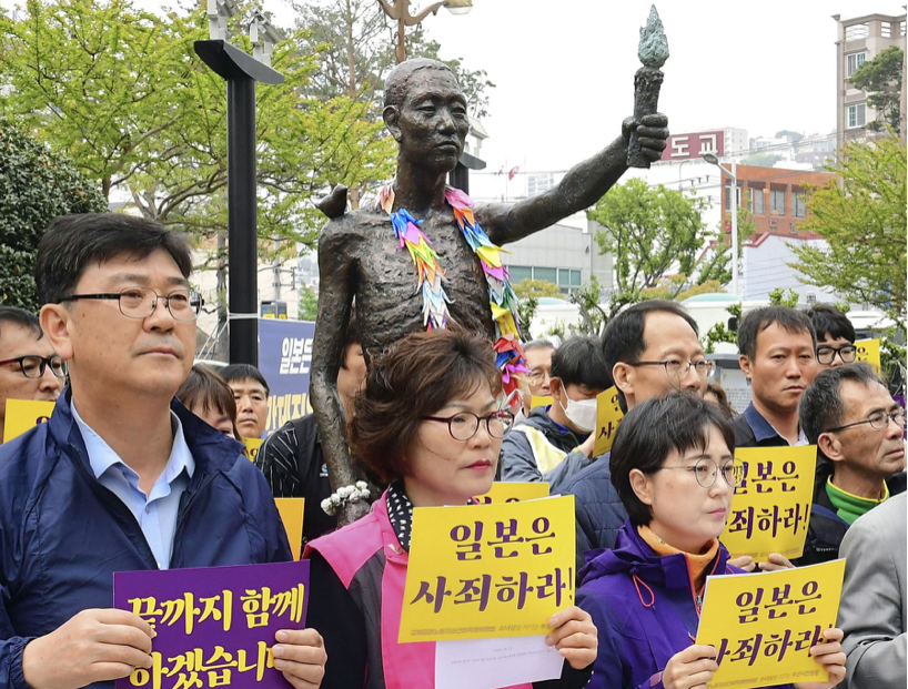 Một quỹ cộng đồng sẽ đứng ra bồi thường cho những người Hàn Quốc bị ép lao động cho các công ty Nhật Bản trong thời kỳ thuộc địa. Ảnh: Reuters Một quỹ cộng đồng sẽ đứng ra bồi thường cho những người Hàn Quốc bị ép lao động cho các công ty Nhật Bản trong thời kỳ thuộc địa. Ảnh: Reuters