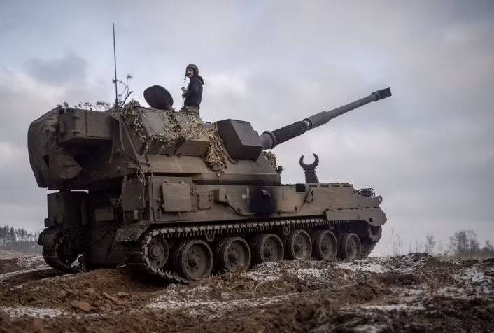 Một lựu pháo Krab trên chiến trường Ukraine Một lựu pháo Krab trên chiến trường Ukraine