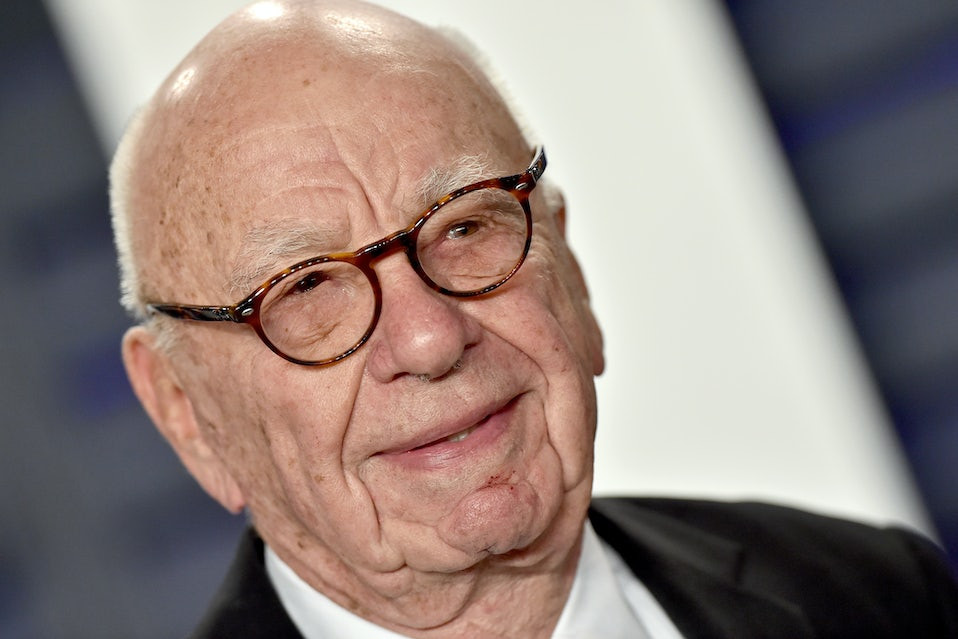 Trùm truyền thông Rupert Murdoch đưa ra bản khai bất lợi trong vụ kiện chống lại Fox News. Trùm truyền thông Rupert Murdoch đưa ra bản khai bất lợi trong vụ kiện chống lại Fox News.