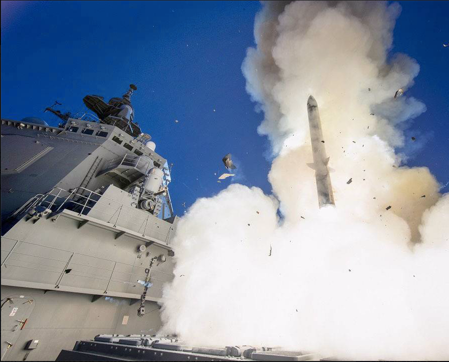 Tàu khu trục Aegis của Nhật Bản phóng tên lửa trên Thái Bình Dương tháng 11/2022. (Ảnh: Kyodo) Tàu khu trục Aegis của Nhật Bản phóng tên lửa trên Thái Bình Dương tháng 11/2022. (Ảnh: Kyodo)