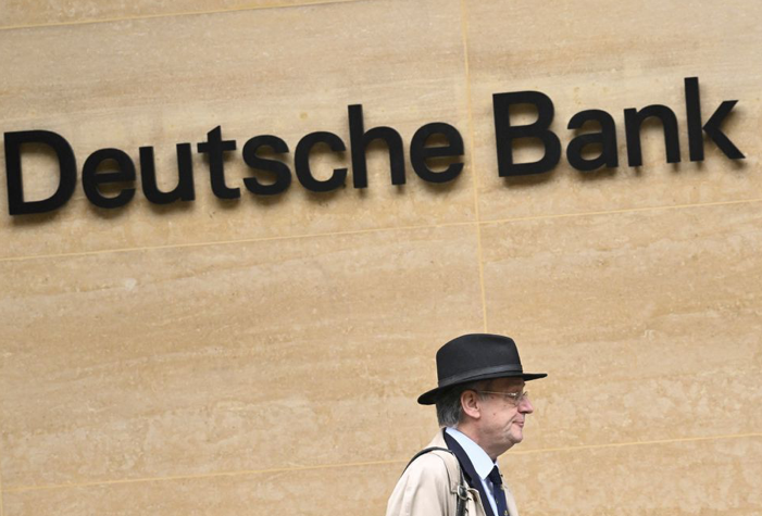 Trước văn phòng của Deutsche Bank ở London ngày 16/3. (Ảnh: Reuters) Trước văn phòng của Deutsche Bank ở London ngày 16/3. (Ảnh: Reuters)