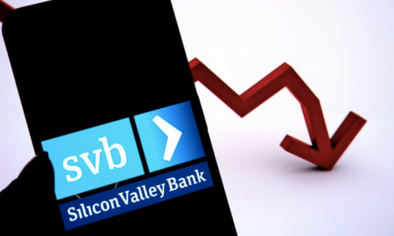 SVB sụp đổ chỉ trong vòng 48 giờ đồng hồ SVB sụp đổ chỉ trong vòng 48 giờ đồng hồ