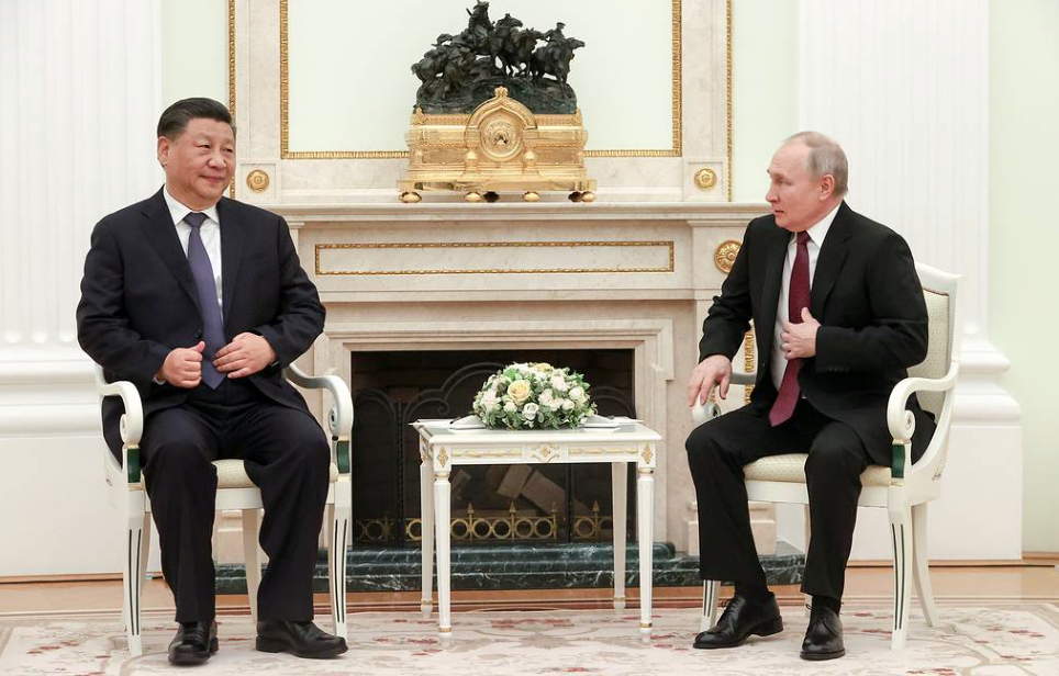 Tổng thống Nga Vladimir Putin và Chủ tịch Trung Quốc Tập Cận Bình trong cuộc trao đổi ngày 20/3. (Ảnh: Tass)