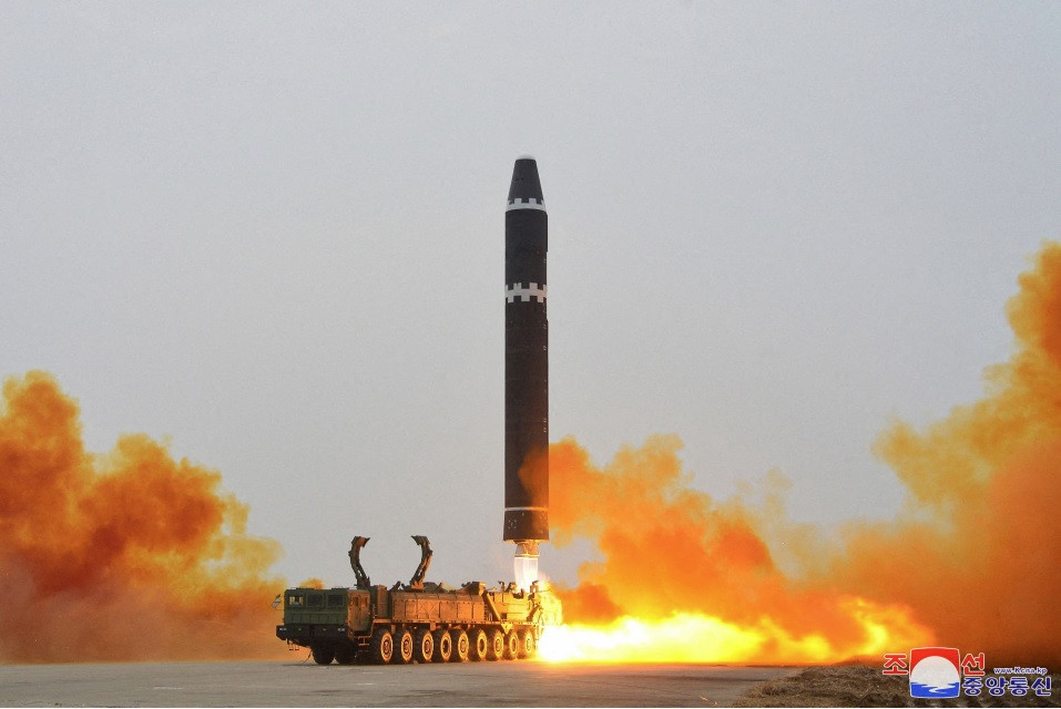 Tên lửa Hwasong-15 của Triều Tiên trong vụ phóng thử ngày 18/2. (Ảnh: KCNA) Tên lửa Hwasong-15 của Triều Tiên trong vụ phóng thử ngày 18/2. (Ảnh: KCNA)