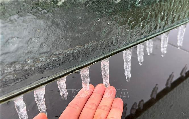 Đây là đợt băng giá thứ 2 tấn công núi Fansipan tính từ đầu mùa đông 2021 đến nay. Ảnh: Quốc Khánh/TTXVN Đây là đợt băng giá thứ 2 tấn công núi Fansipan tính từ đầu mùa đông 2021 đến nay. Ảnh: Quốc Khánh/TTXVN