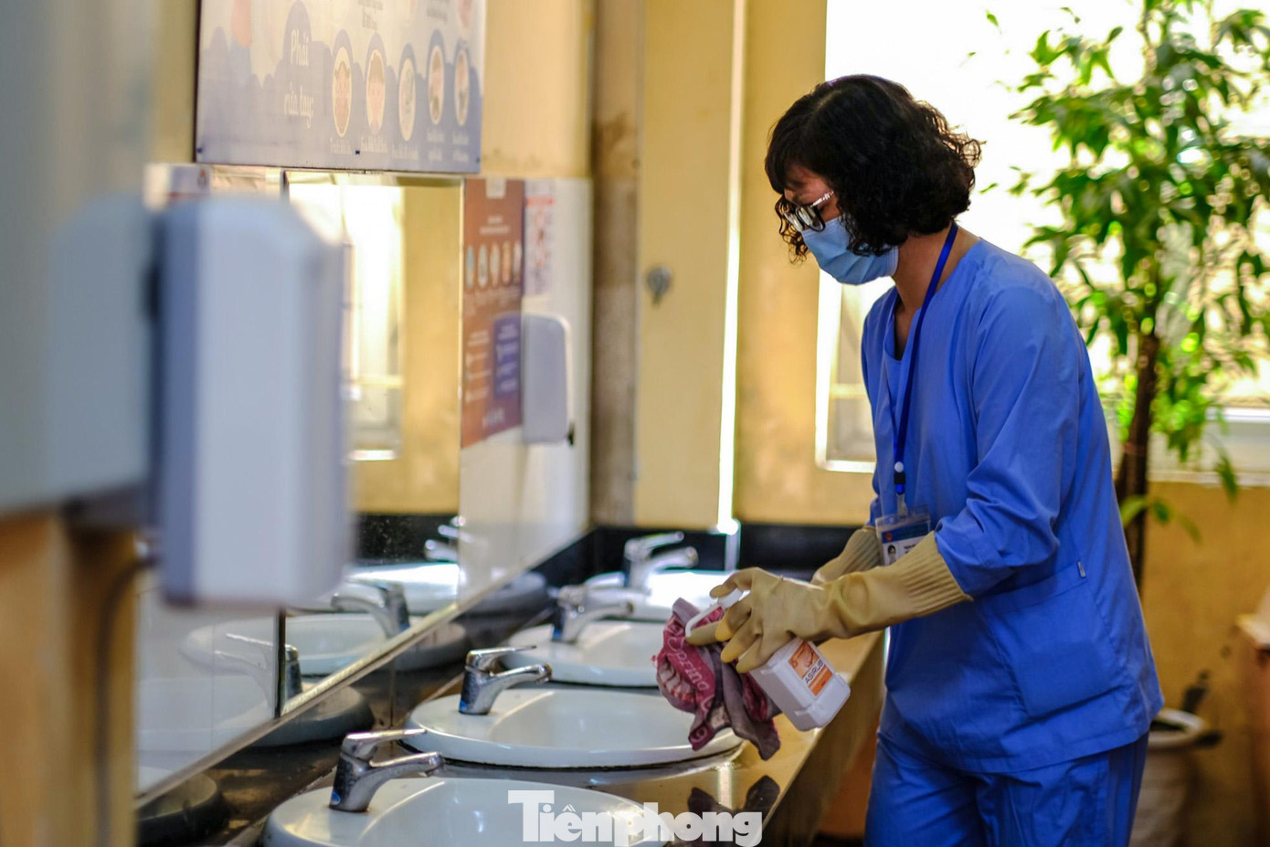 Khu vực vệ sinh được dọn dẹp cẩn thận, sạch sẽ.