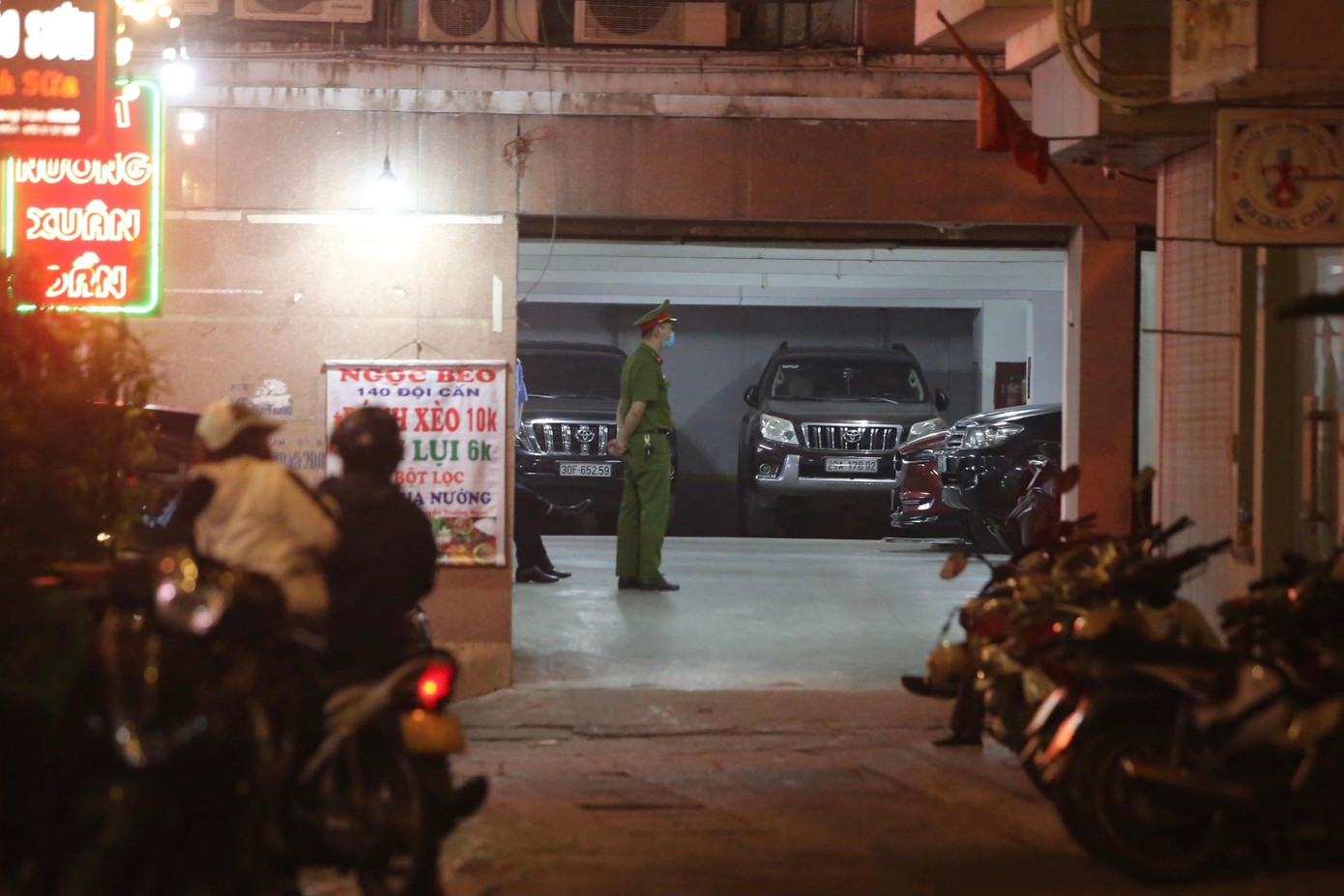 Cảnh sát bảo đảm an ninh trật tự tại Cty chứng khoán Trí Việt. Cảnh sát bảo đảm an ninh trật tự tại Cty chứng khoán Trí Việt.