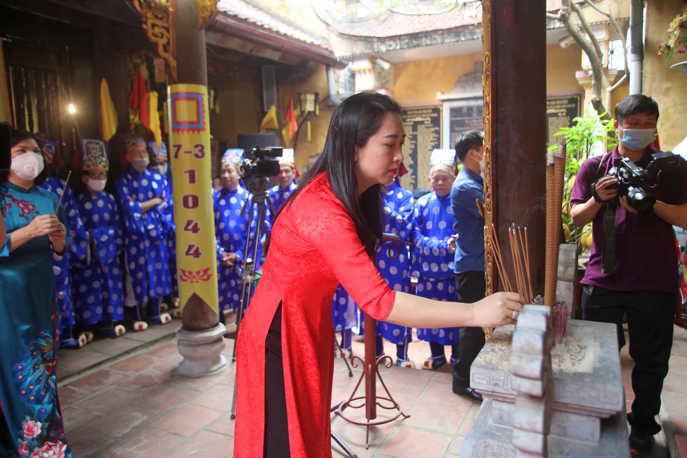 "Nhân dân và cán bộ phường Hàng Gai rất vinh dự và tự hào có một di tích lịch sử văn hóa cấp quốc gia trên địa bàn phường nằm trong hệ thống các di tích triều đại nhà Lý", ông Nguyễn Mạnh Linh, Phó bí thư Đảng ủy - Chủ tịch UBND phường Hàng Gai phát biểu trong lễ khai mạc.