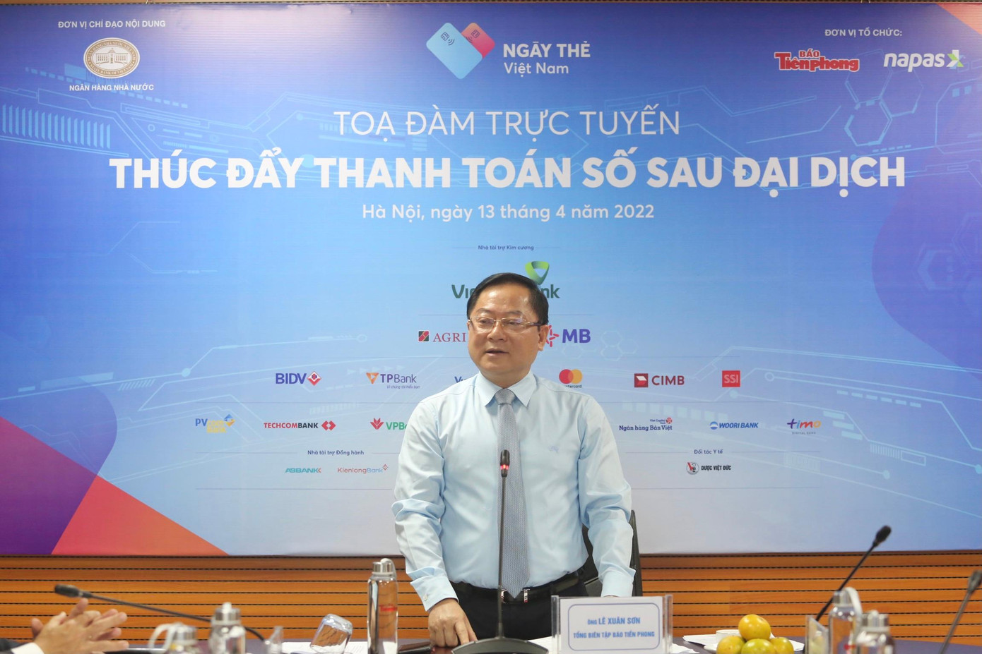 Nhà báo Lê Xuân Sơn - Tổng Biên tập Báo Tiền Phong phát biểu tại buổi tọa đàm