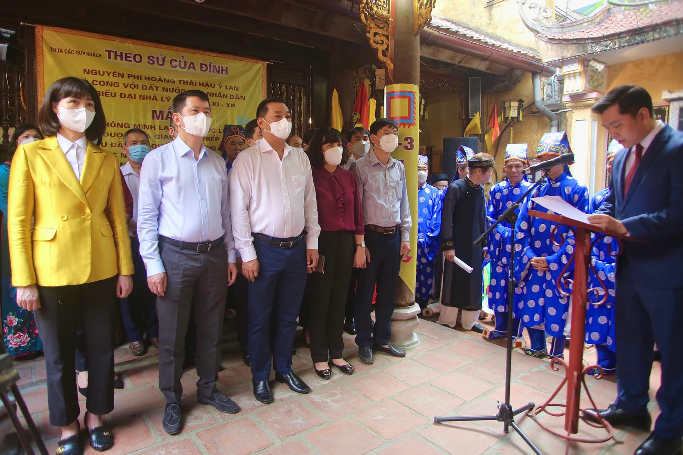 Dự lễ dâng hương có Phó Bí thư Thường trực Quận ủy Hoàn Kiếm Đinh Hồng Phong; Phó Bí thư, Chủ tịch UBND quận Phạm Tuấn Long cùng các đồng chí uỷ viên Ban thường vụ Quận uỷ, lãnh đạo HĐND-UBND, MTTQ, các tổ chức chính trị xã hội, phòng ban đơn vị, lãnh đạo phường Hàng Gai, quận Hoàn Kiếm.