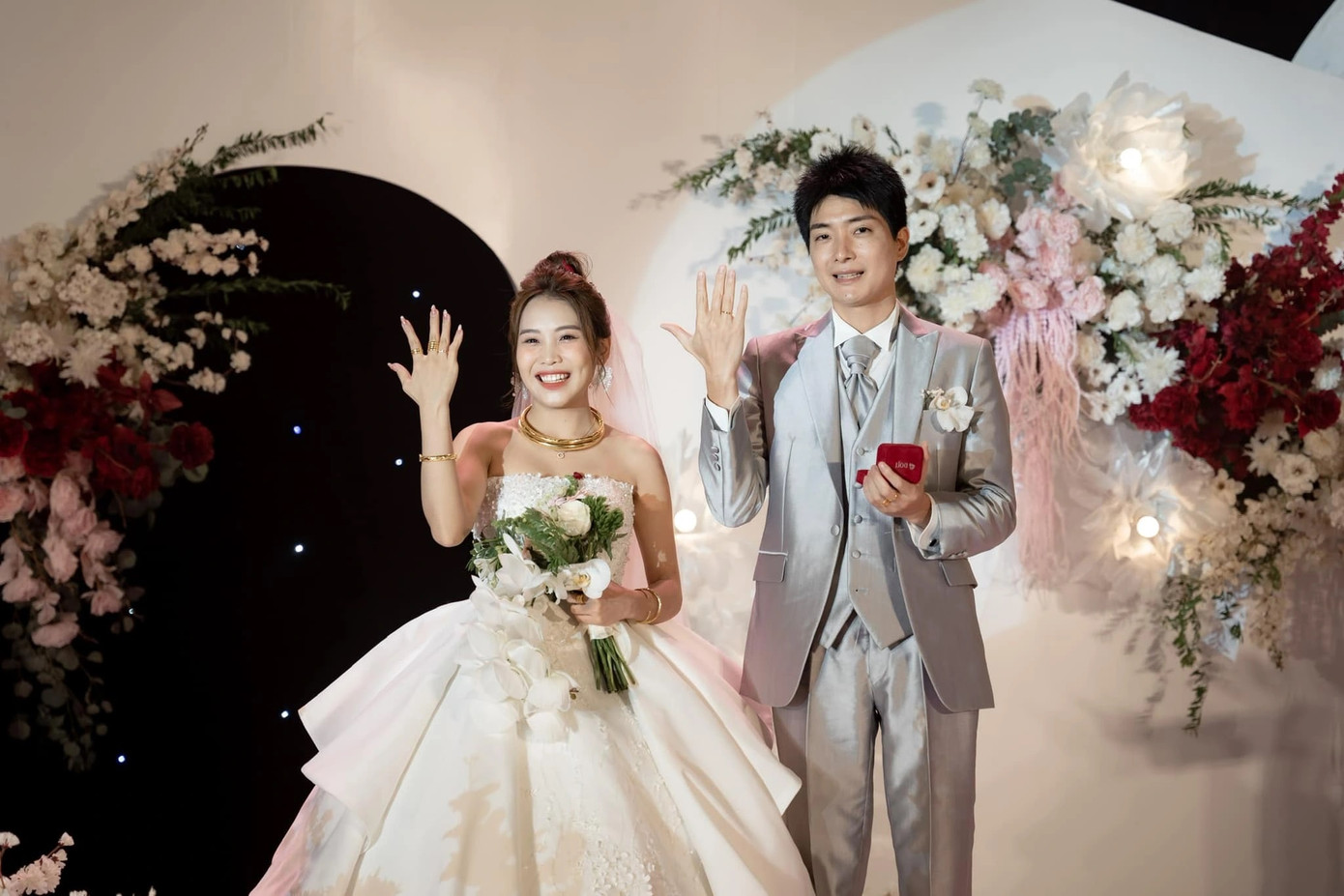 Chú rể Shu Taro và cô dâu Minh Tâm hạnh phúc trong đám cưới (Ảnh: Nhân vật cung cấp)