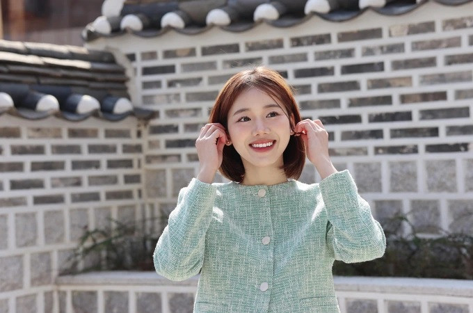 Meichan (tên thật Nguyễn Hà Trang, SN 2000) hiện học tập và sinh sống tại Hàn Quốc. Bên cạnh đó, cô còn được ngưỡng mộ bởi có nhiều cơ hội hợp tác với một số ngôi sao Hàn Quốc như Hyomin (T-ara), Lisa (Blackpink)... (Ảnh: FBNV).