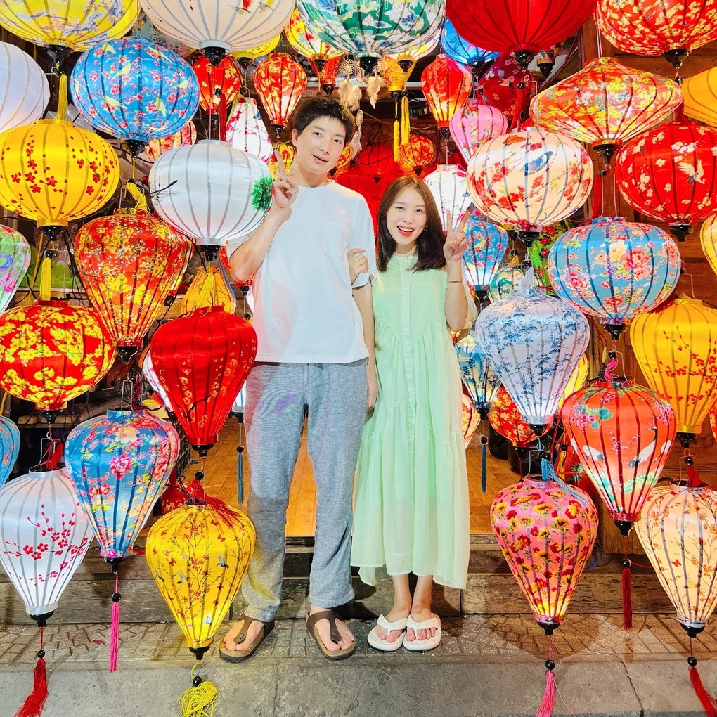 Cặp đôi cùng du lịch, khám phá nhiều địa điểm nổi tiếng tại Việt Nam (Ảnh: Nhân vật cung cấp).