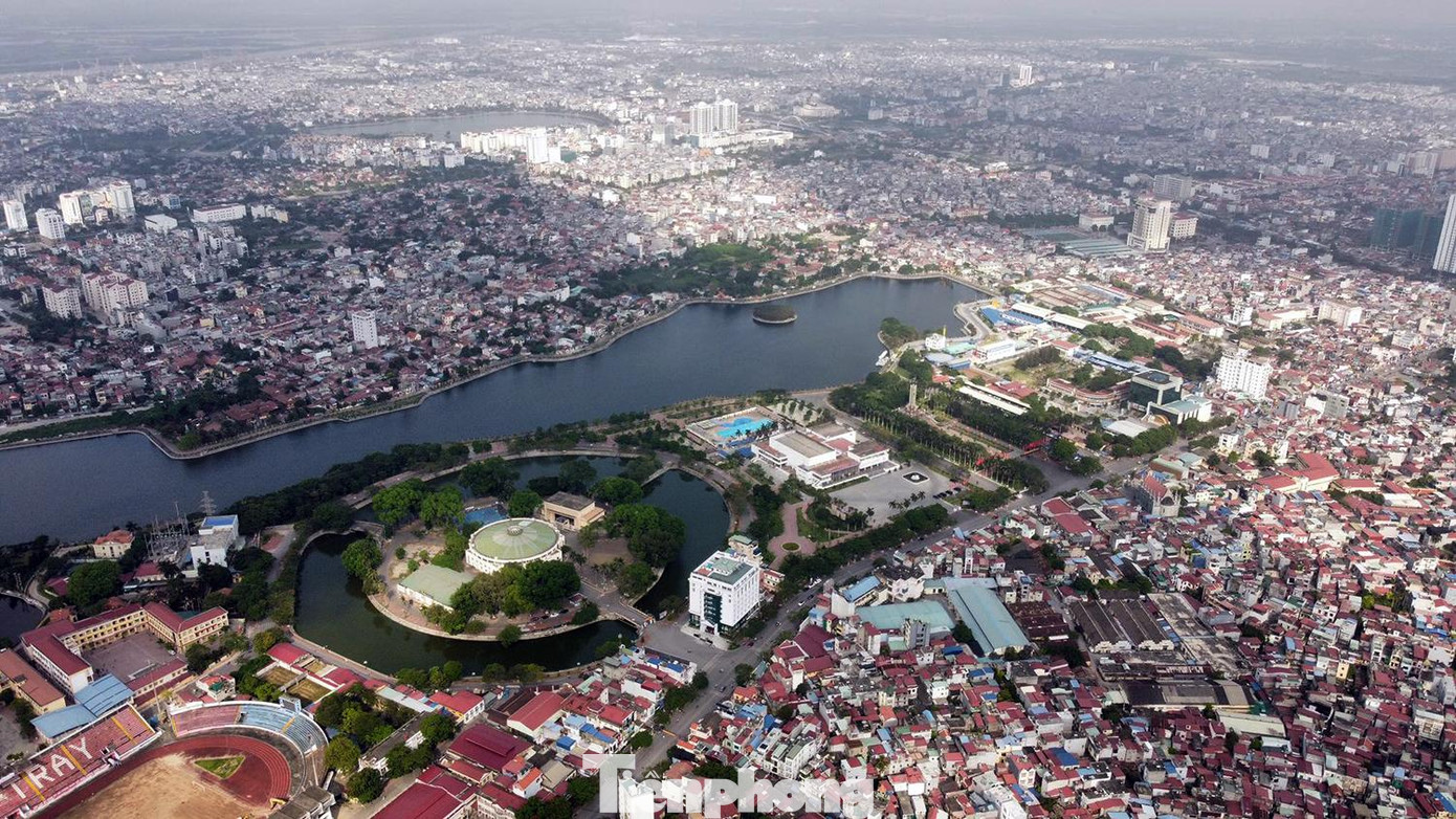 Cung Văn hóa Thể thao (VHTT) Thanh niên Hải Phòng được xây dựng năm 1975, trong khuôn viên hồ quần Ngựa. Với lợi thế vị trí trung tâm thành phố, cạnh hồ An Biên, kết hợp với Sân vận động Lạch Tray và Cung Thiếu nhi đã tạo nên một tổ hợp vui chơi, giải trí, rèn luyện cho thanh thiếu niên, thiếu nhi toàn thành phố Hải Phòng.