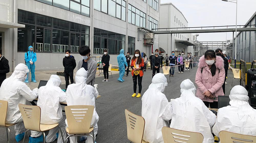 Lực lượng y tế Hải Dương xét nghiệm công nhân tại các khu công nghiệp, cụm công nghiệp. Lực lượng y tế Hải Dương xét nghiệm công nhân tại các khu công nghiệp, cụm công nghiệp.
