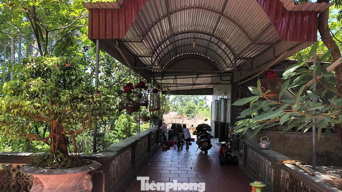 Nhiều hộ dân tại xã Hoa Động chưa chấp thuận bàn giao đất vì không được xét tái định cư. Nhiều hộ dân tại xã Hoa Động chưa chấp thuận bàn giao đất vì không được xét tái định cư.