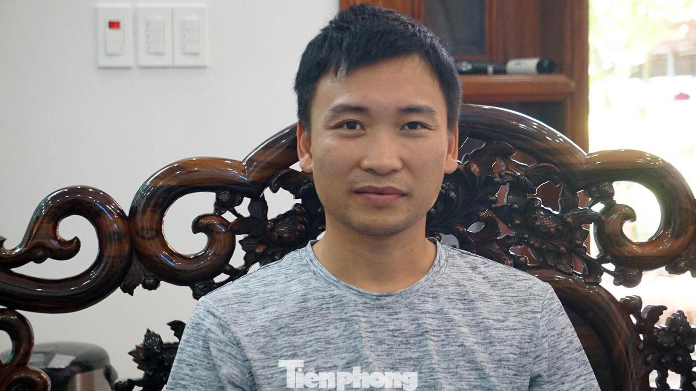 Anh Nguyễn Trung Việt (SN 1985) nhiều lần kiến nghị, khiếu nại về việc gia đình anh và các hộ cùng xóm không được xét duyệt tái định cư dù đủ điều kiện. Anh Nguyễn Trung Việt (SN 1985) nhiều lần kiến nghị, khiếu nại về việc gia đình anh và các hộ cùng xóm không được xét duyệt tái định cư dù đủ điều kiện.